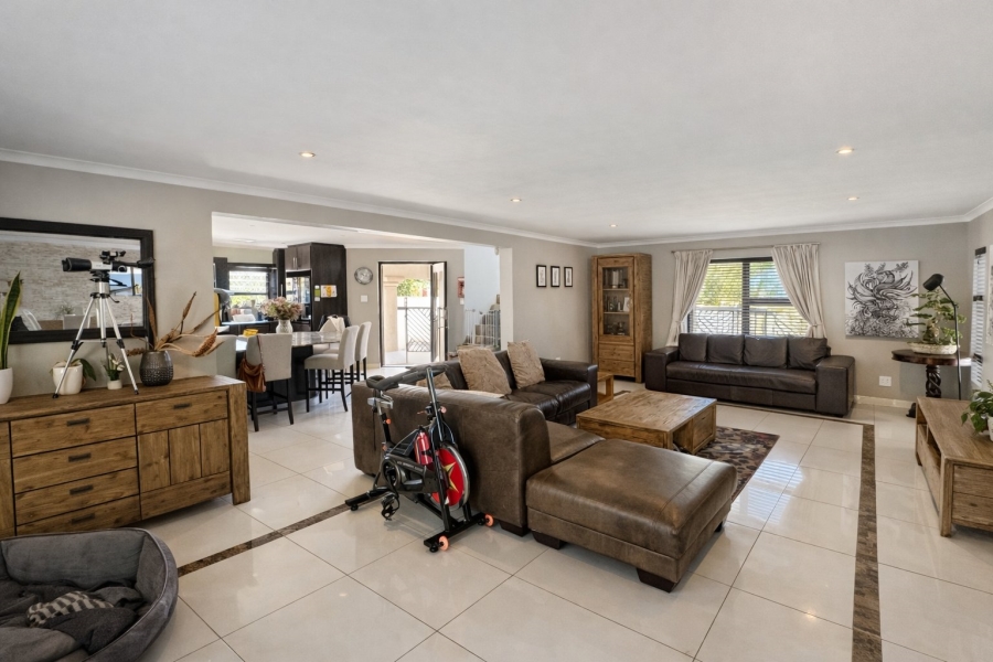 4 Bedroom Property for Sale in Flamingo Vlei Western Cape